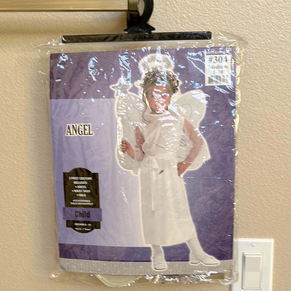 A girl Halloween costume